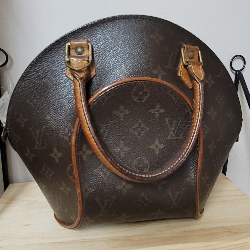 Louis Vuitton Monogram Ellipse